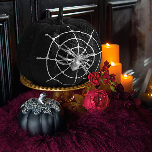 58179B • Halloween-i tök dekoráció - fekete glitteres - pókhálóval - 15 cm