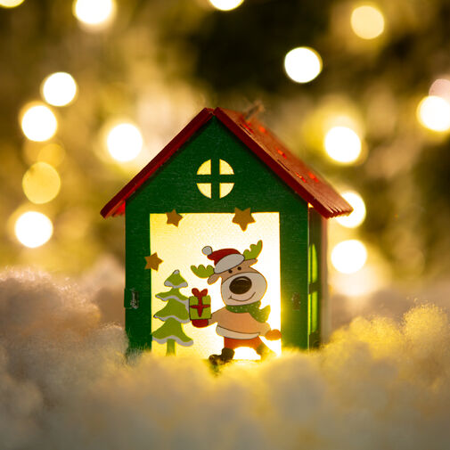 58940A • Karácsonyi LED dekor házikó - melegfehér - fa - 2 féle - 7,5 x 9,5 x 5,5 cm - 12 db / display